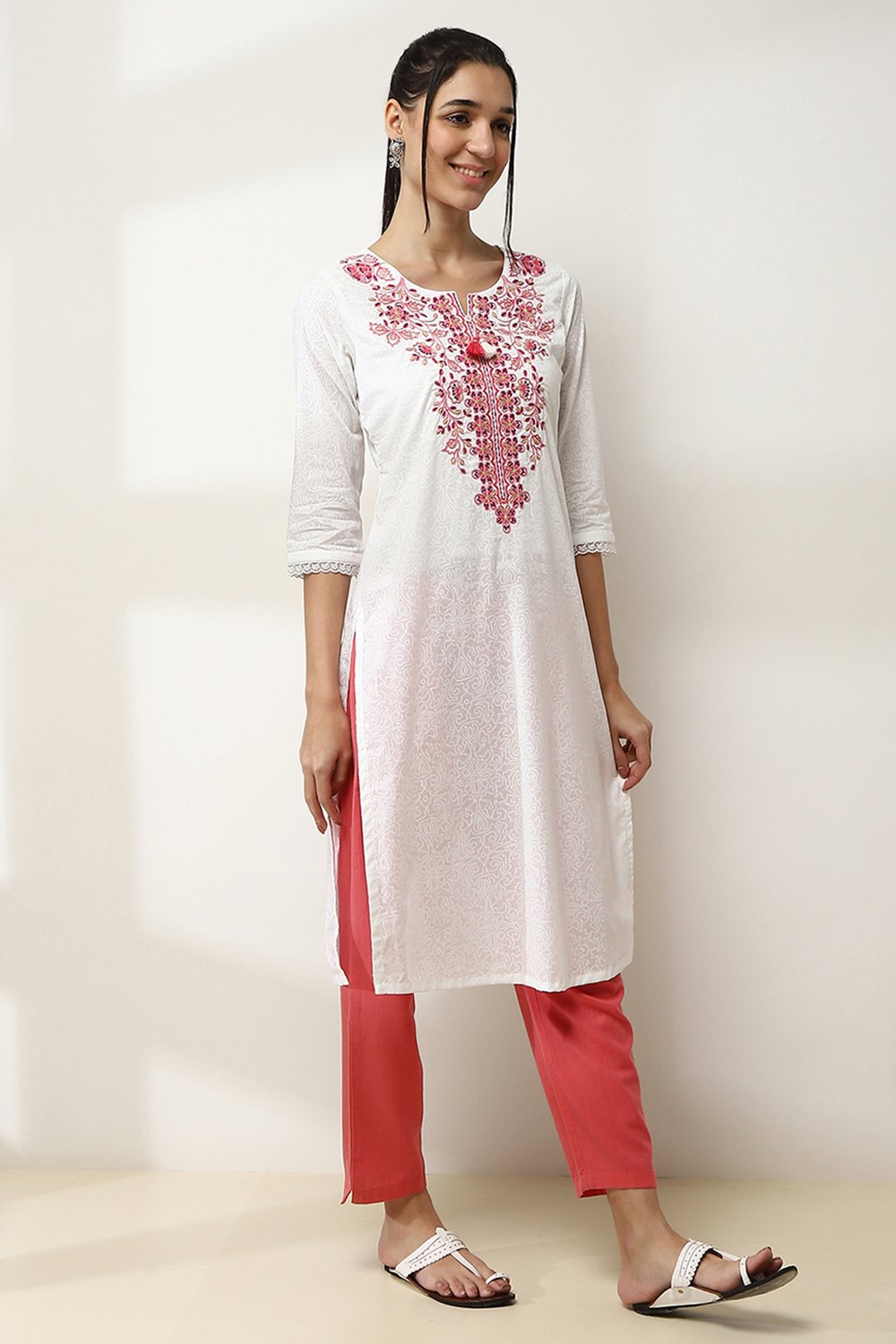 White Cotton Printed Straight Kurta image number 4