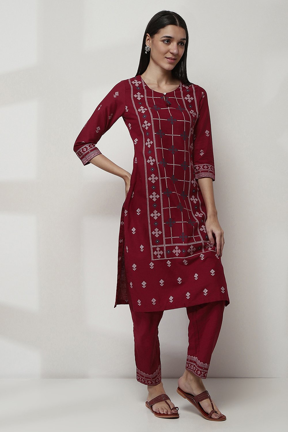 Maroon Cotton Printed Straight Kurta image number 4