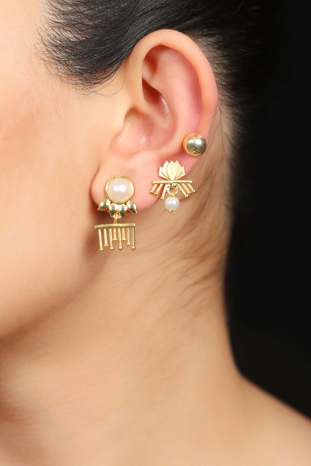 Golden Earrings With Pearl image number 0