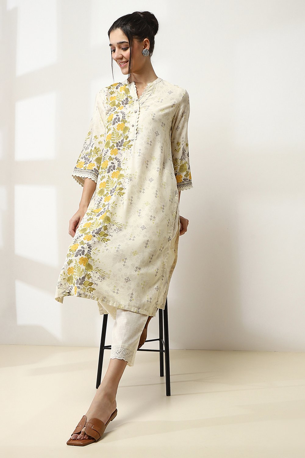 Light Green Floral Printed Straight Kurta image number 0