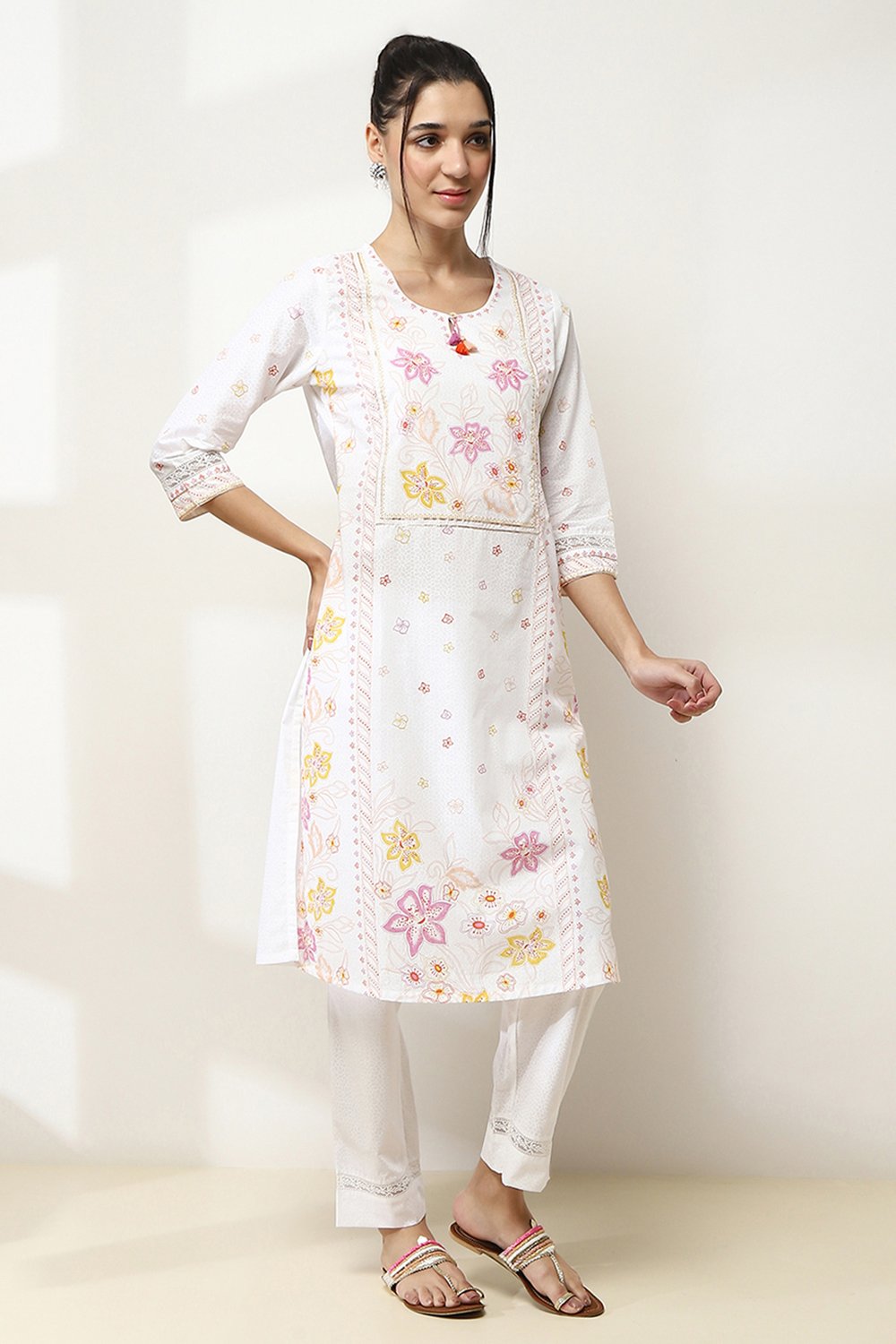 White Cotton Floral Straight Kurta image number 4