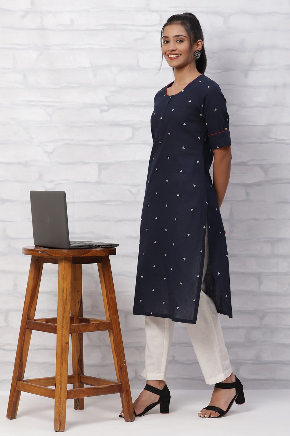 Navy Blue Poly Cotton Straight Kurta image number 2