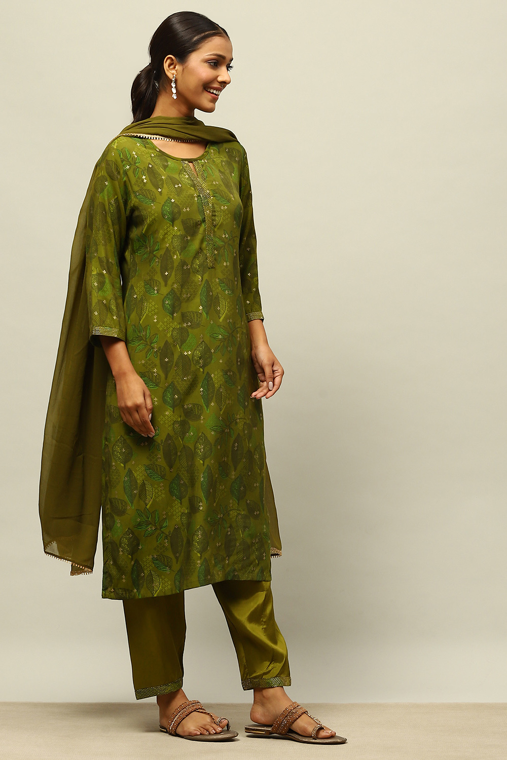 Green Viscose Muslin Straight Printed Kurta Salwar Suit Set image number 5