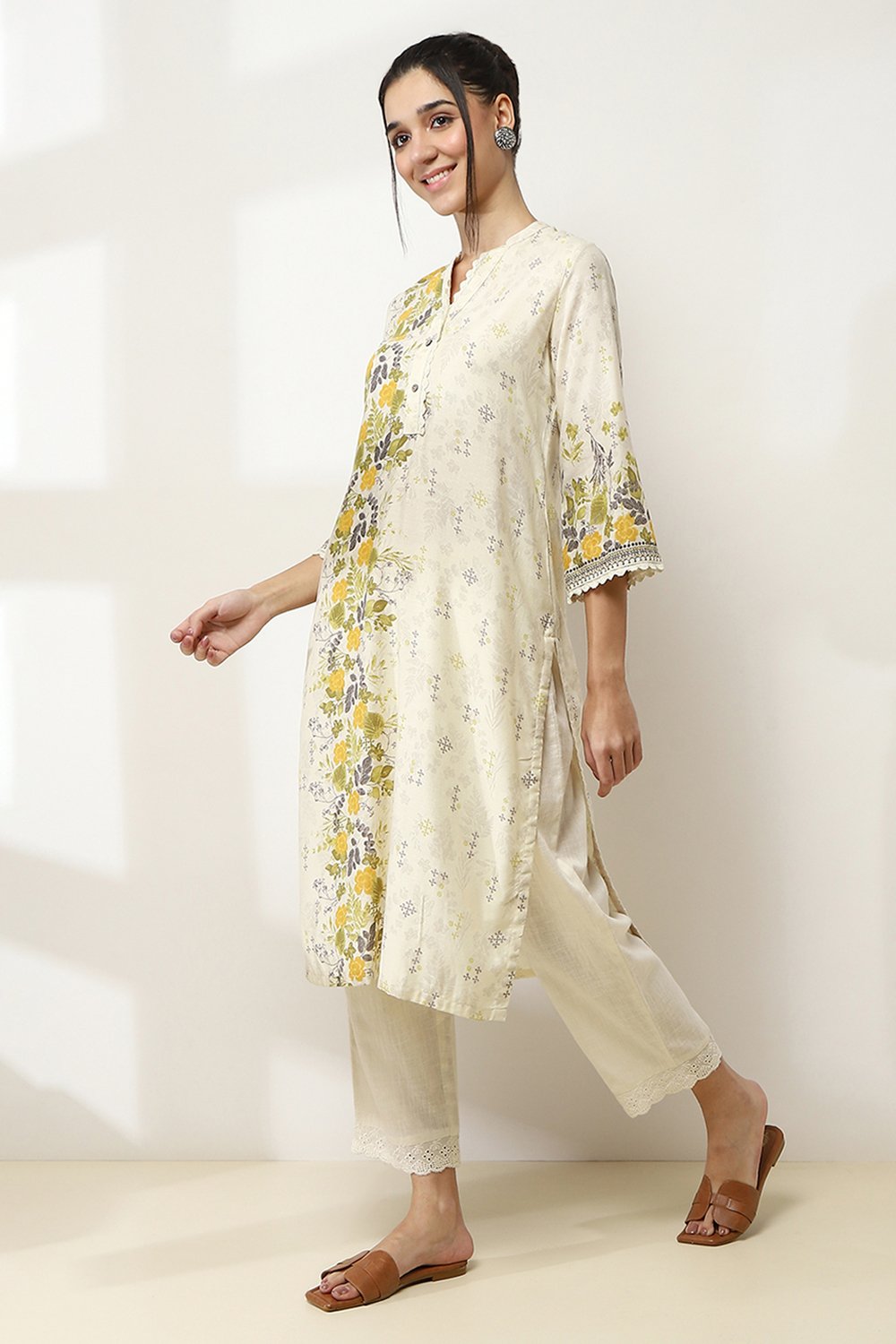 Light Green Floral Printed Straight Kurta image number 2