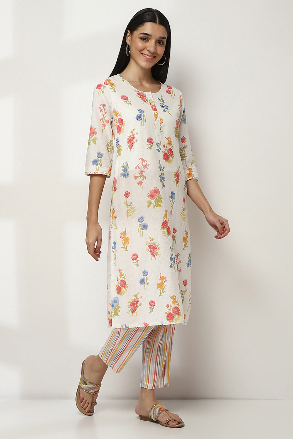 Off-White Cotton Floral Straight Kurta Set image number 5