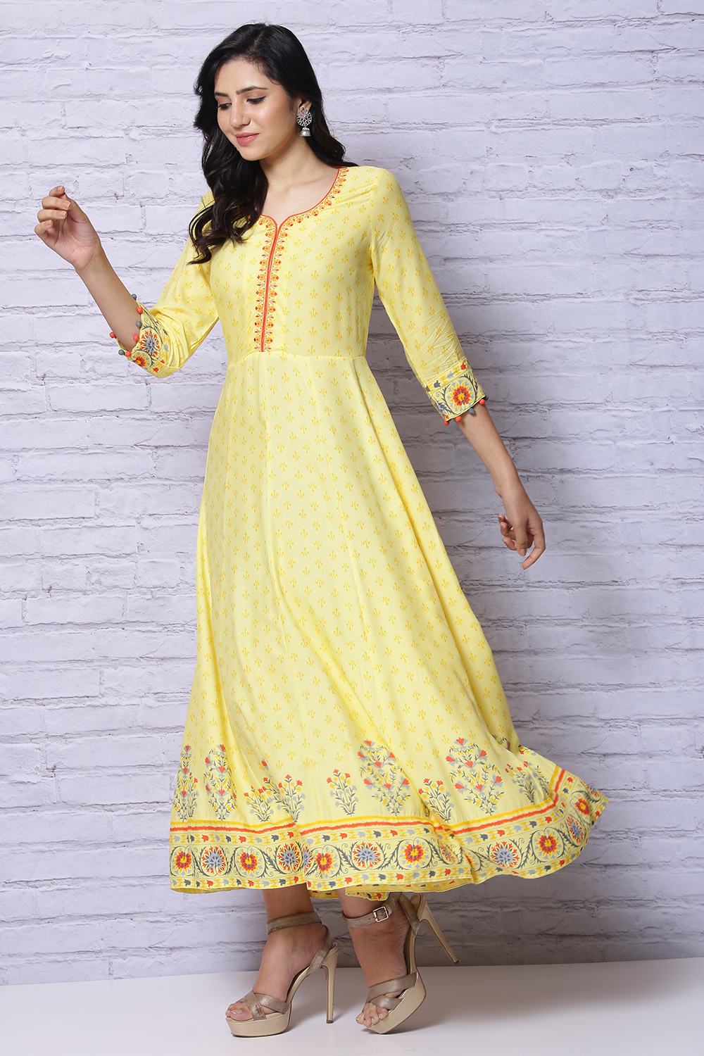 Yellow Viscose Rayon Kalidar Kurta image number 4