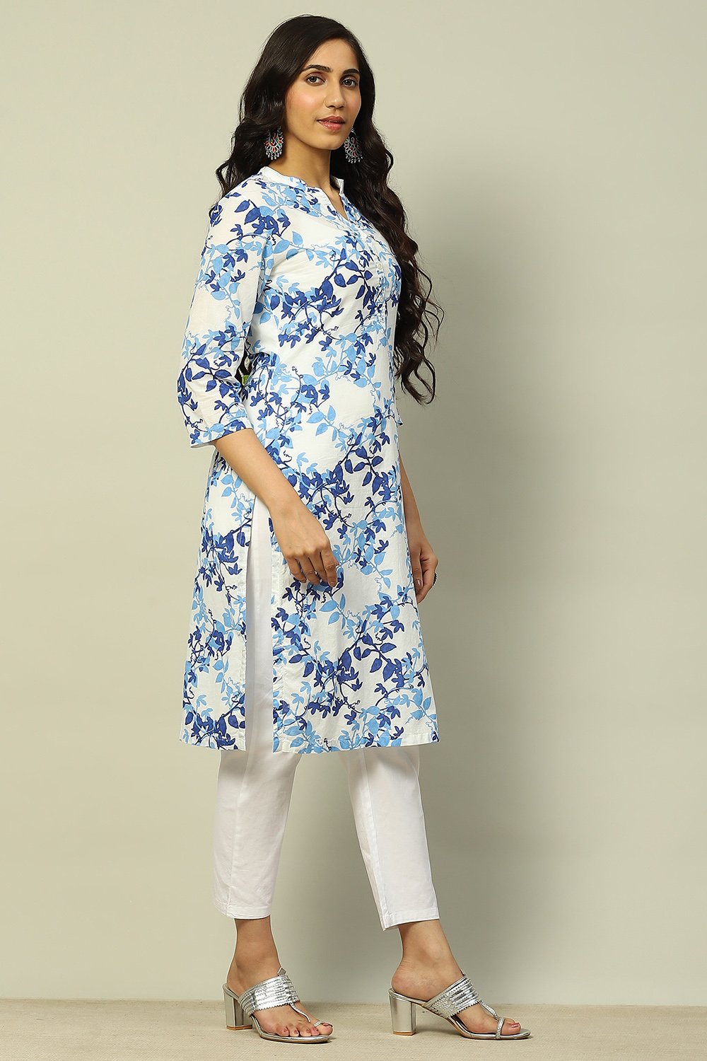 White and Blue Cotton Floral Printed Straight Kurta image number 4