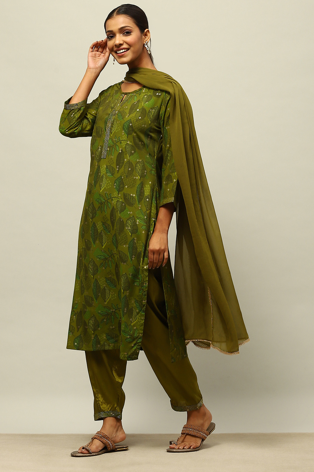 Green Viscose Muslin Straight Printed Kurta Salwar Suit Set image number 3