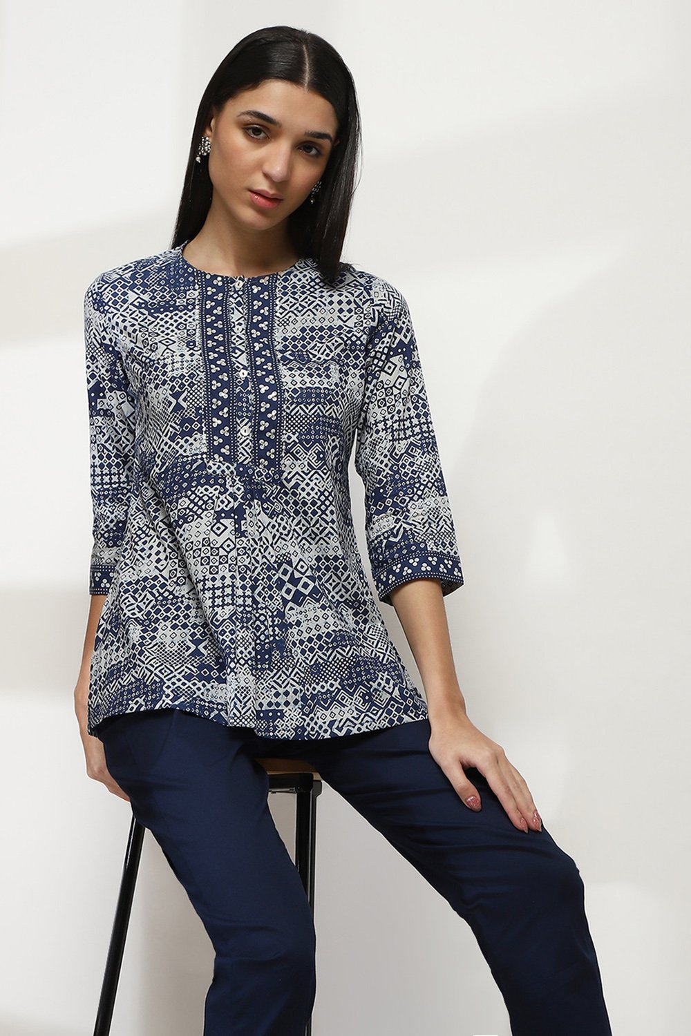 Indigo Cotton Printed Straight Top image number 6