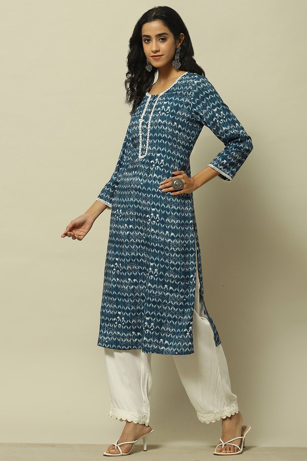 Blue Printed Straight Kurta image number 2