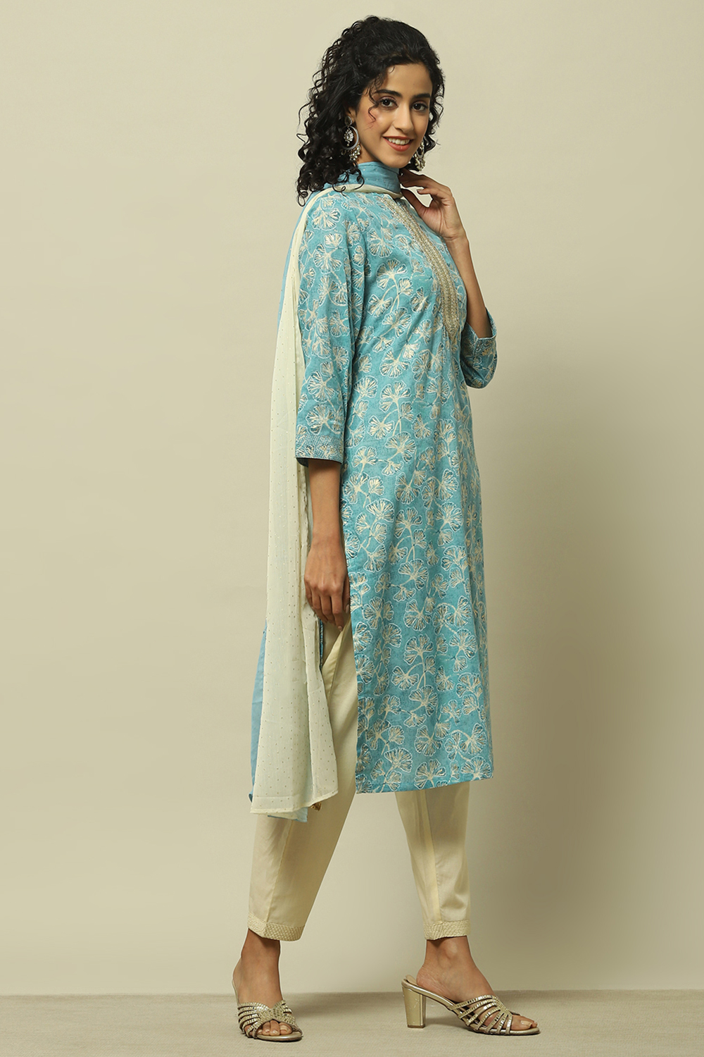 Blue Cotton Blend Printed Kurta & Pants Suit Set image number 6