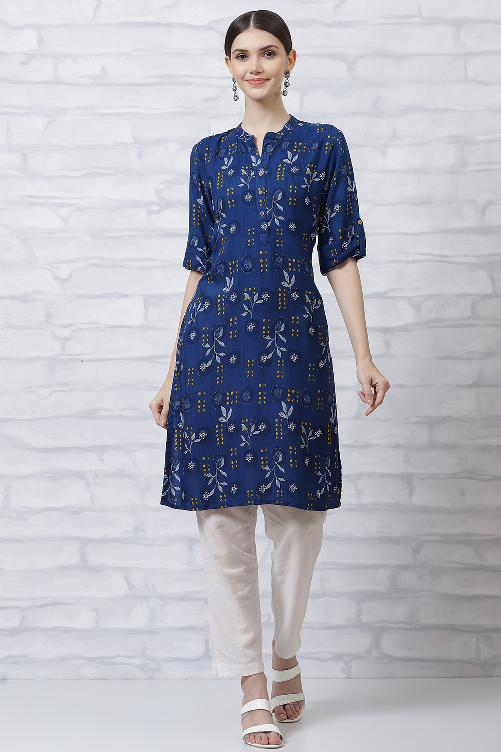 Indigo Blue Botanical Printed Straight Kurta image number 0