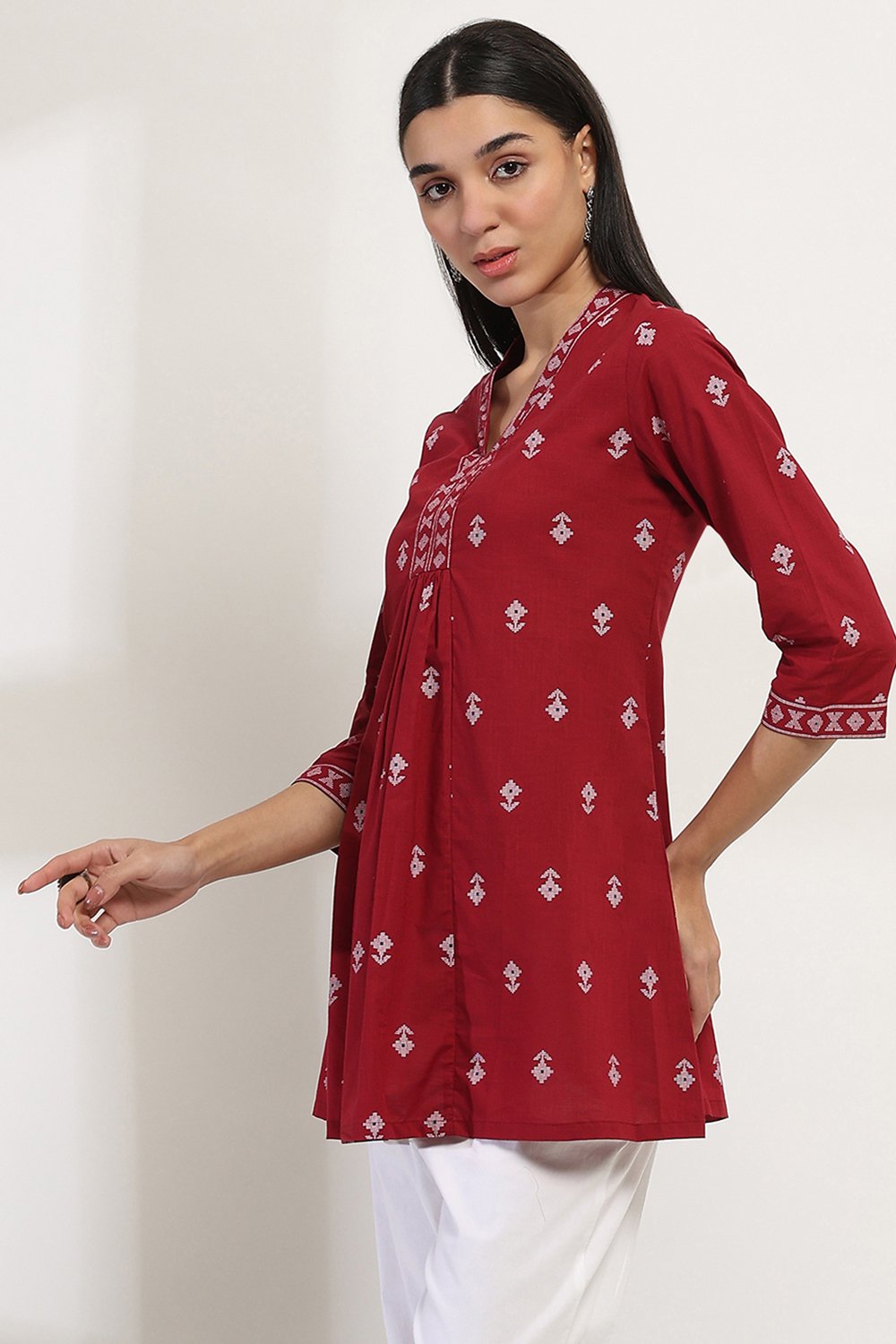 Maroon Cotton Straight Kurti image number 2