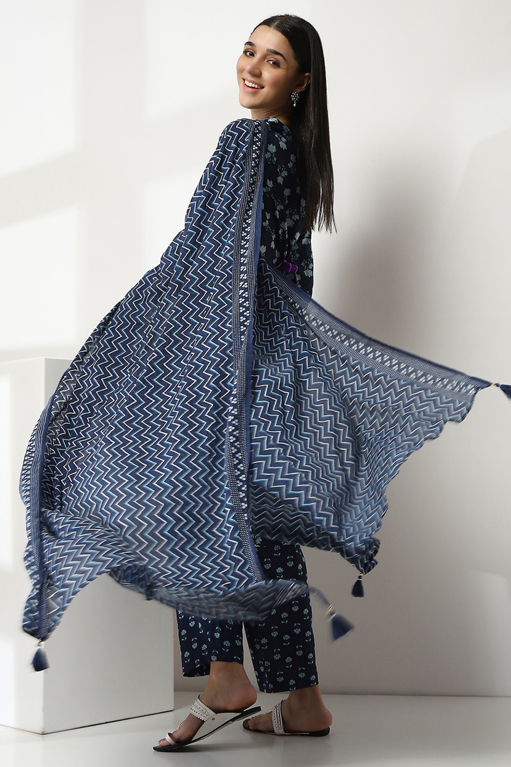 Indigo Cotton Dupatta image number 1