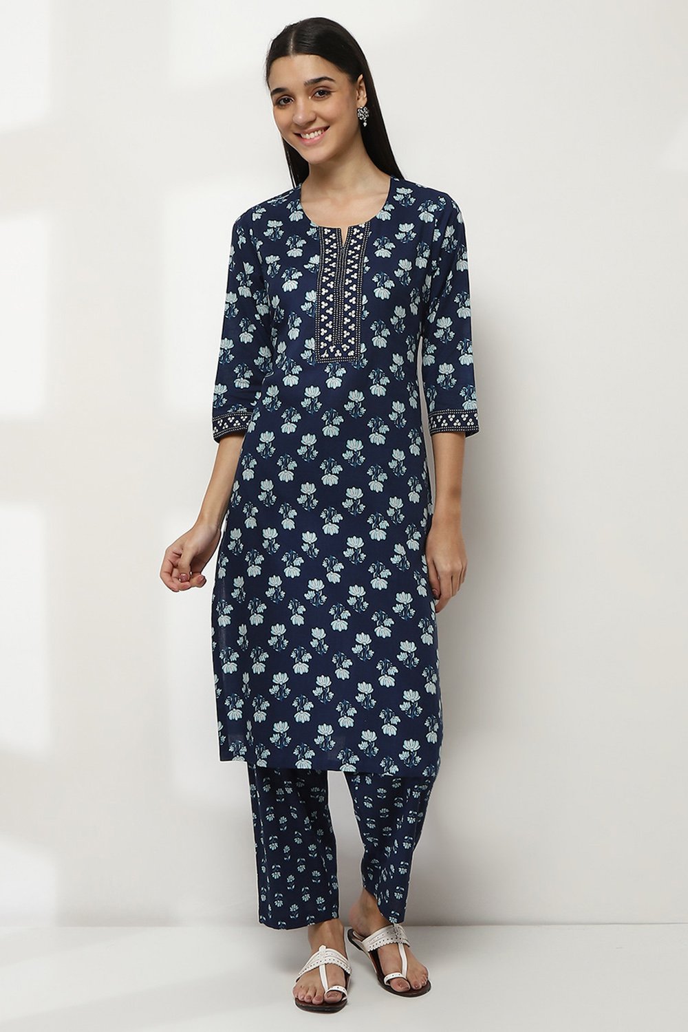 Indigo Cotton Floral Straight Kurta image number 5