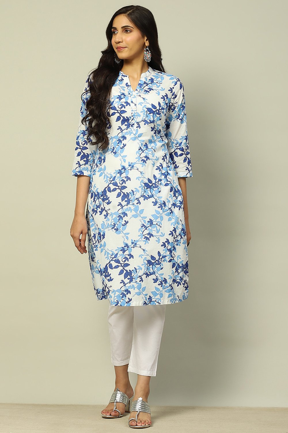 White and Blue Cotton Floral Printed Straight Kurta image number 5