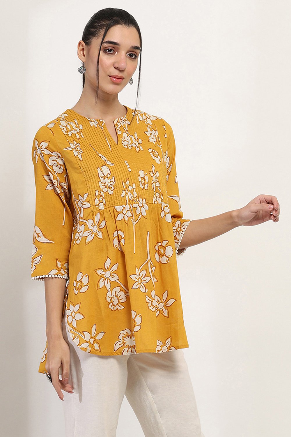 Yellow Cotton Flared Kurti image number 4