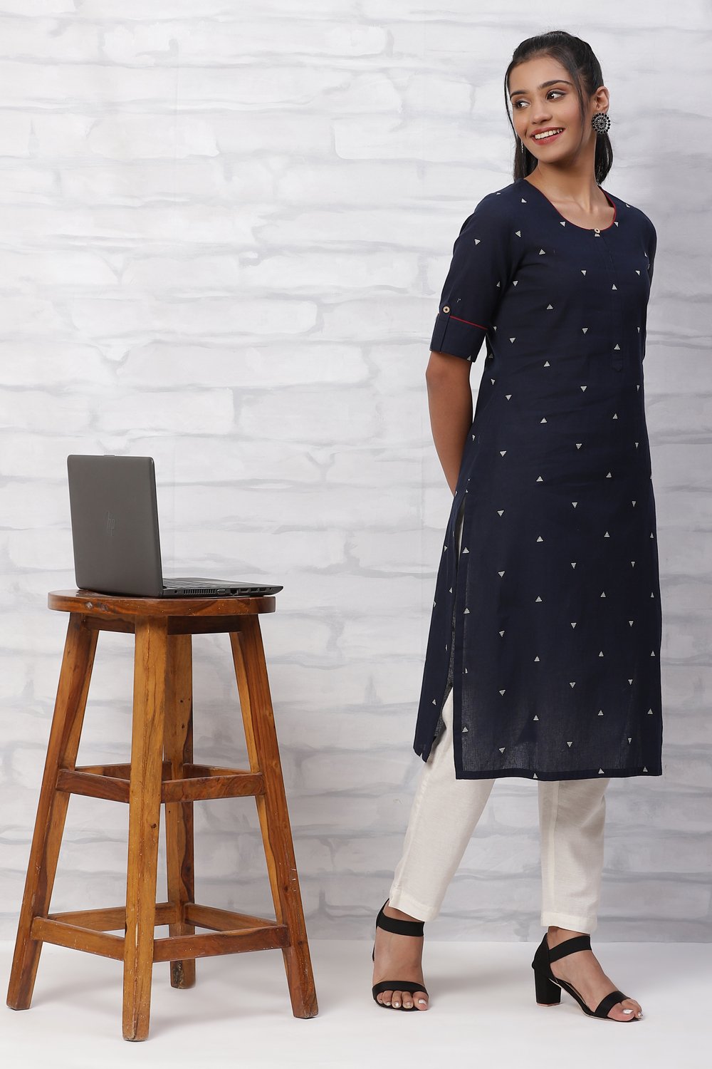 Navy Blue Poly Cotton Straight Kurta image number 3