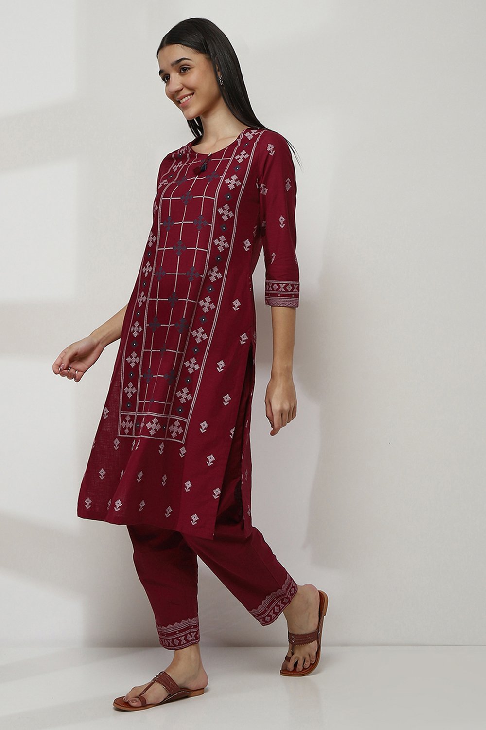 Maroon Cotton Printed Straight Kurta image number 2