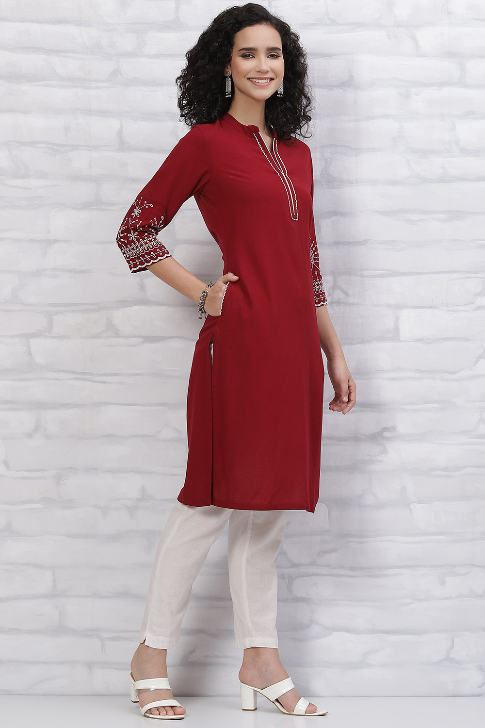 Red LIVA Schiffli Kurta image number 3