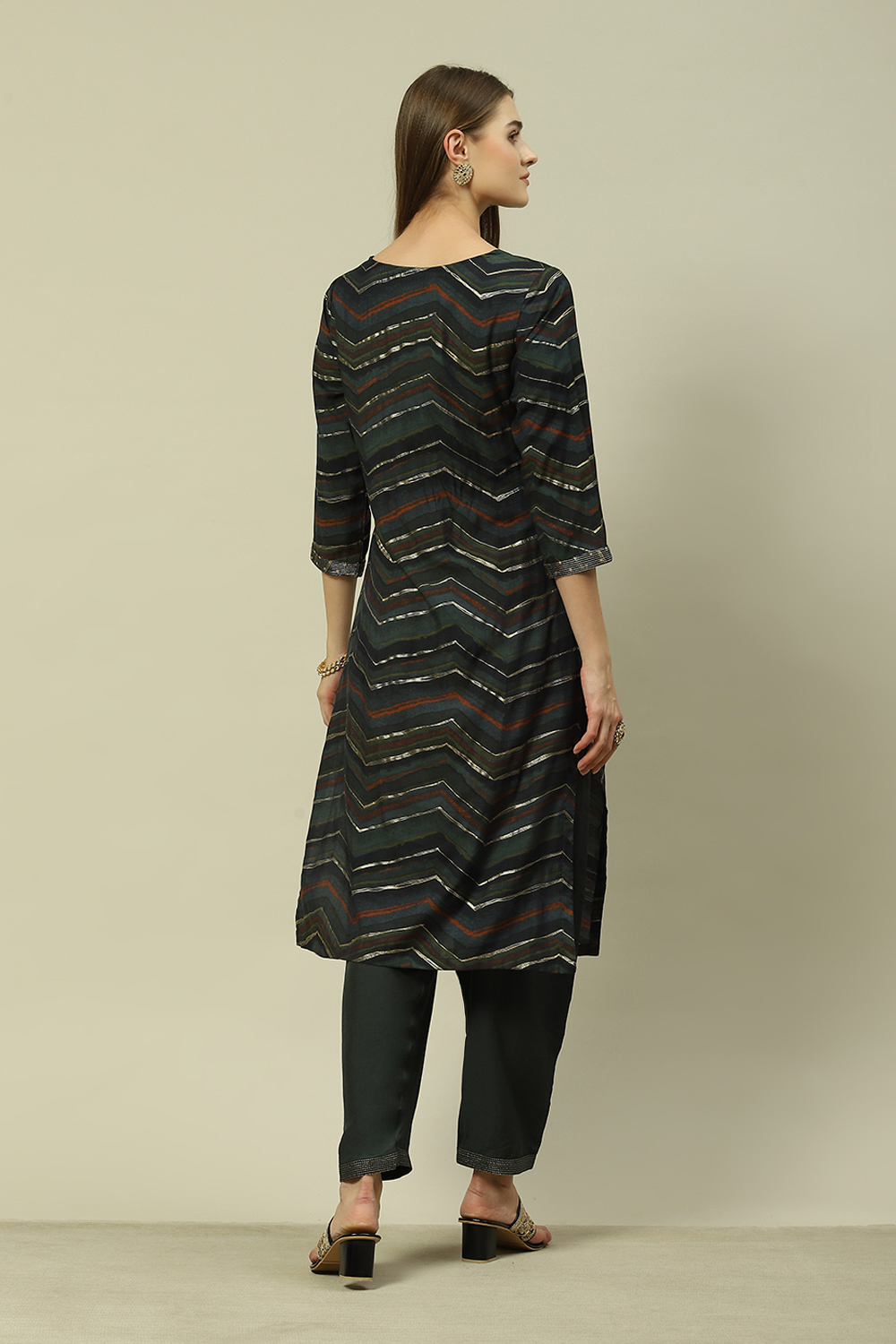 Green LIVA Straight Printed Kurta Palazzo Suit Set image number 3