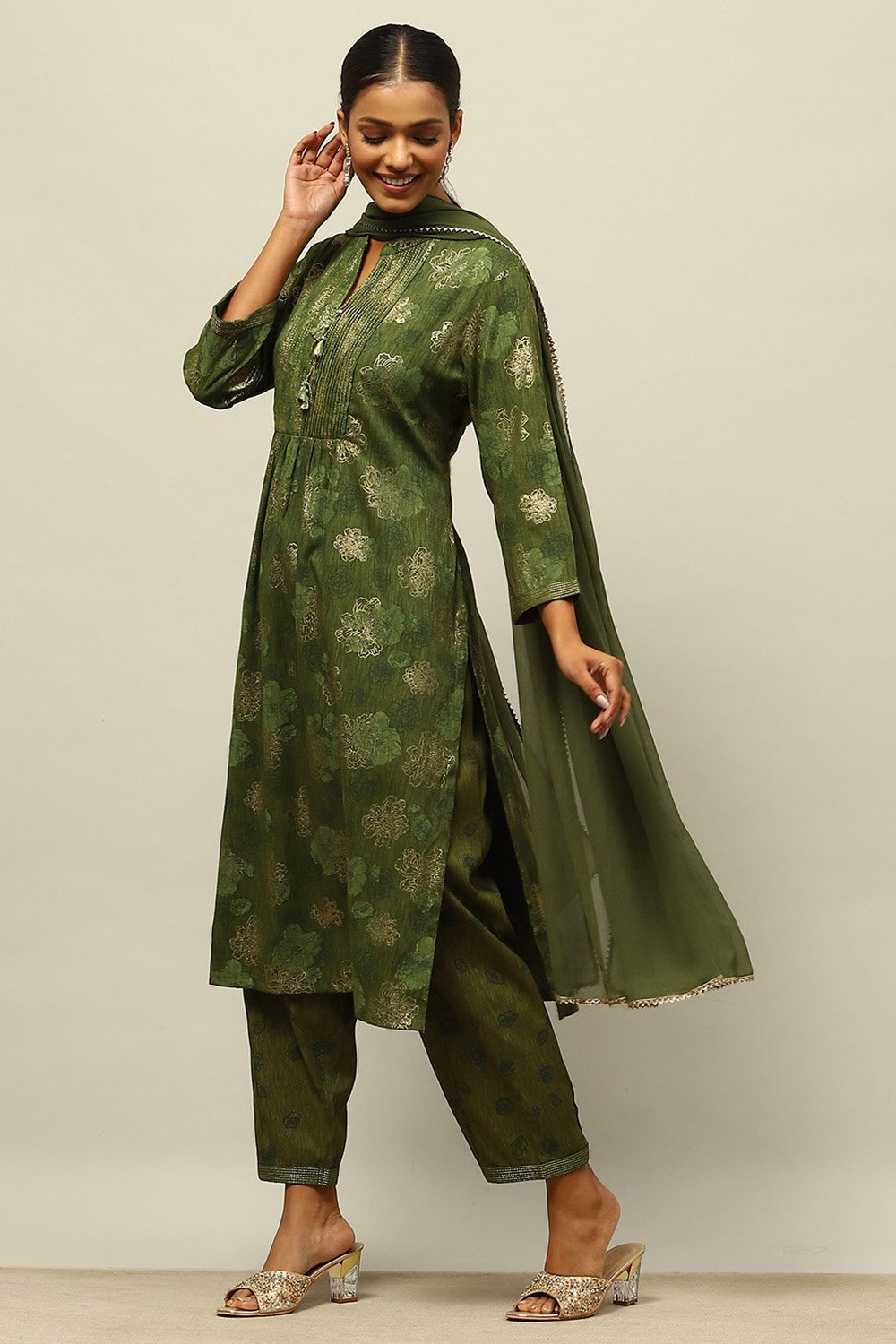 Green Viscose Blend Gathered Printed Kurta Salwar Suit Set image number 3