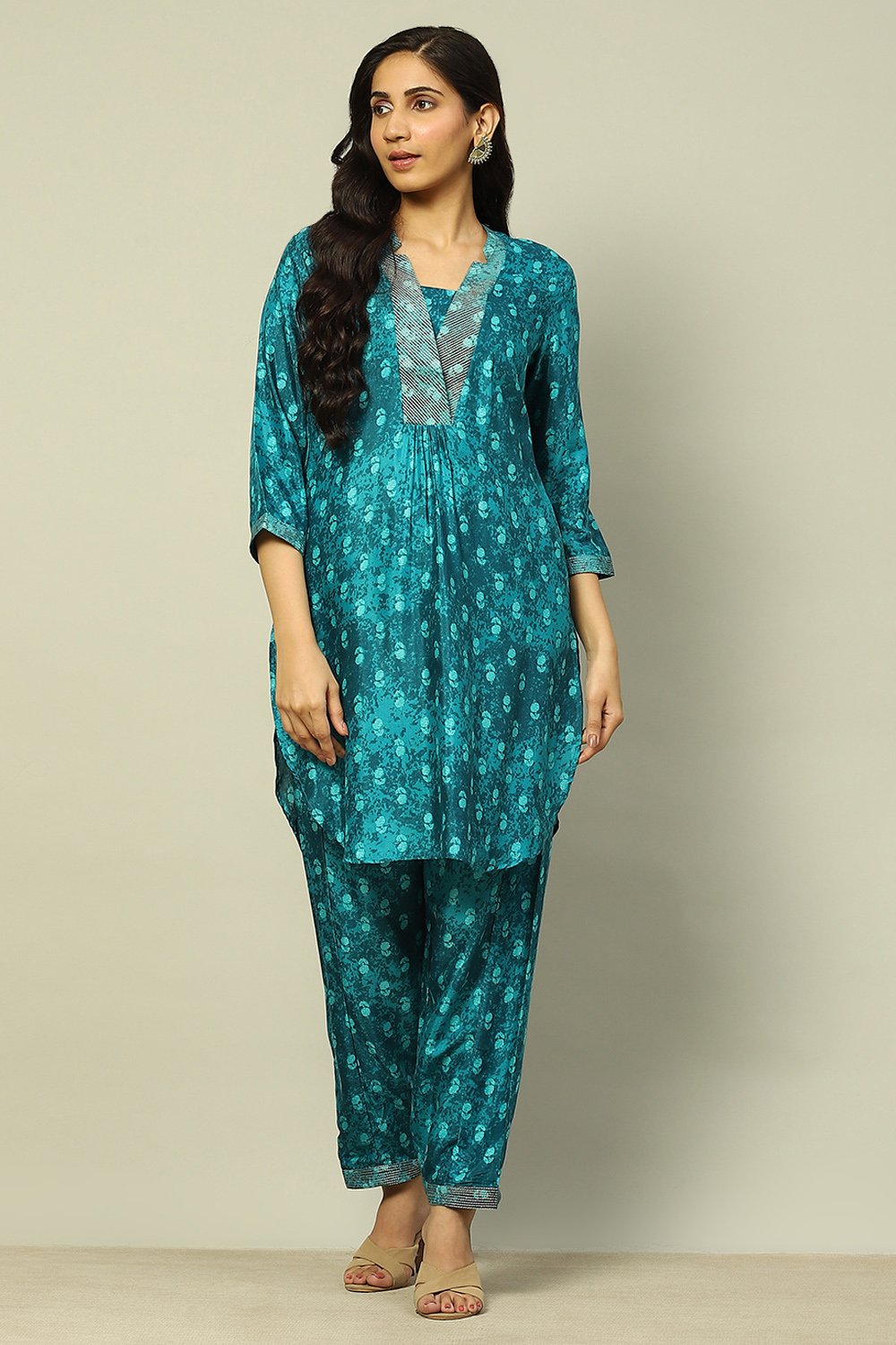 Green Viscose Shantoon Straight Printed Kurta Palazzo Suit Set image number 6